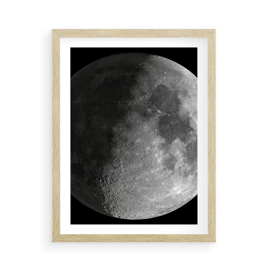 Plakat w ramie 50x70 - Kontrastowy księżyc w czerni i bieli - księżyc, czarno - rama drewno