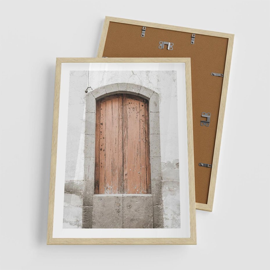 Plakat w ramie 50x70 - Śródziemnomorskie Drzwi Czasu - fotografia starych drzwi, śródziemnomorska architektura - rama drewno