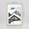 Plakat w ramie 50x70 - Domek w Górach w Białym Odcieniu - zima, domek w górach - rama drewno