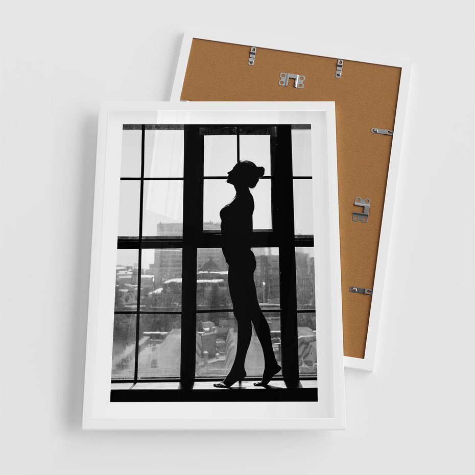 Plakat w ramie 50x70 - Piękno Kobiecej Formy - retro zdjęcie, czarno białe - rama biała