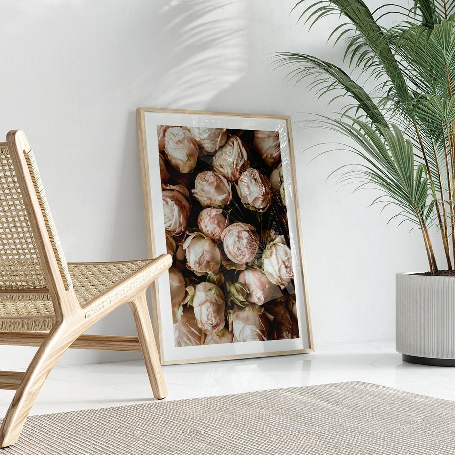 Plakat w ramie 50x70 - Róże i Różowe Kwiaty w Kompozycji - róże, różowe kwiaty - rama drewno