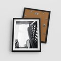 Plakat w ramie 40x50 - Monochromatyczna Sceneria Wieżowców - architektura, wieżowce - rama czarna