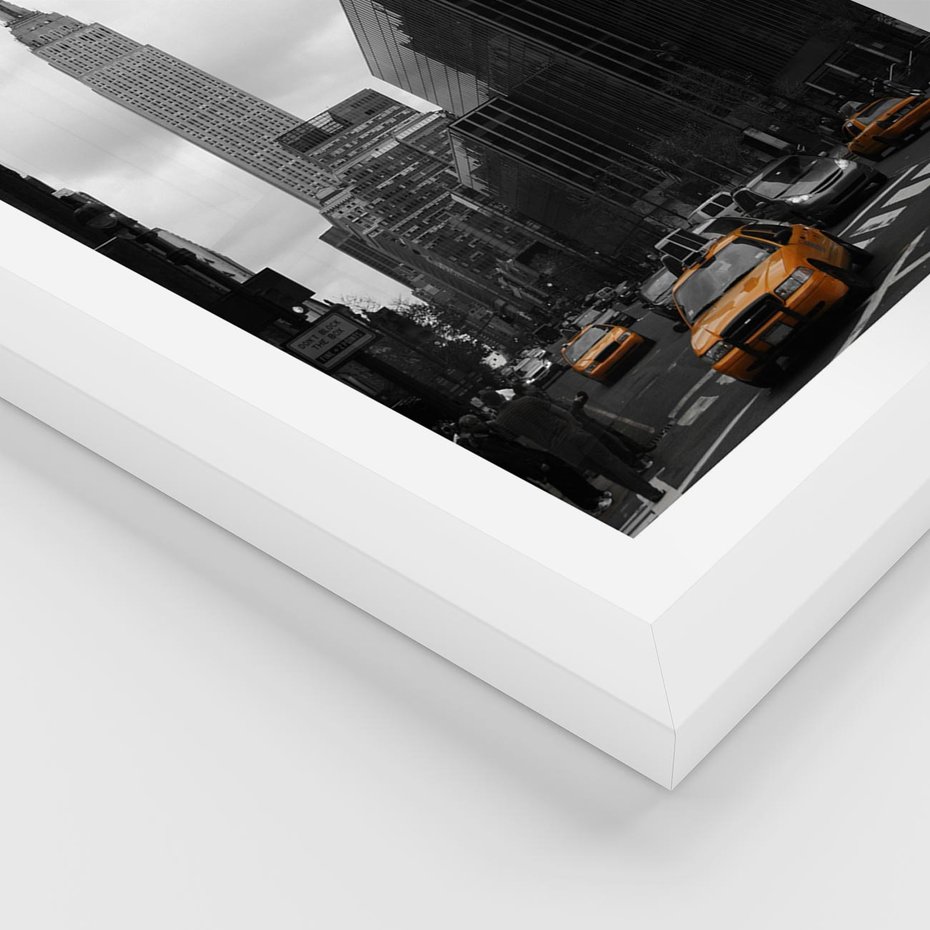 Plakat w ramie 40x50 - Nowy York, taksówka w ruchu - Nowy York, taksówka - rama biała
