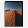 Obraz w ramie 50x70 - Piasek pustyni w ogniu - pustynia, piasek - rama czarna