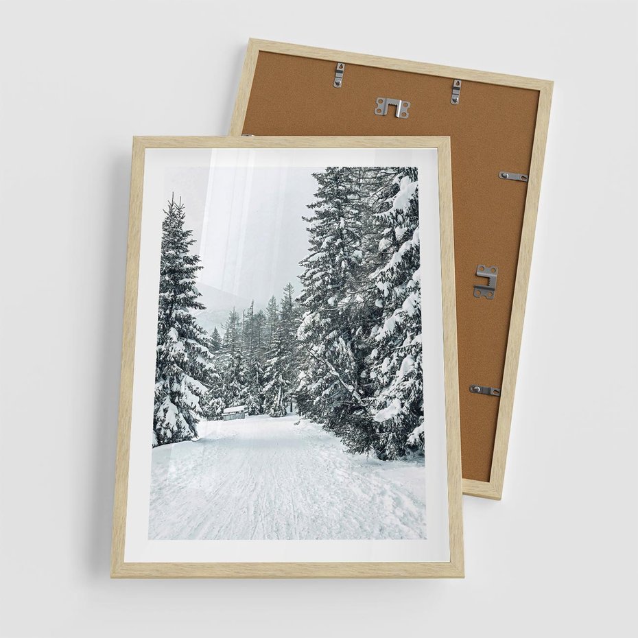 Plakat w ramie 50x70 - Magia Zimy na Obrazie - las, zima - rama drewno