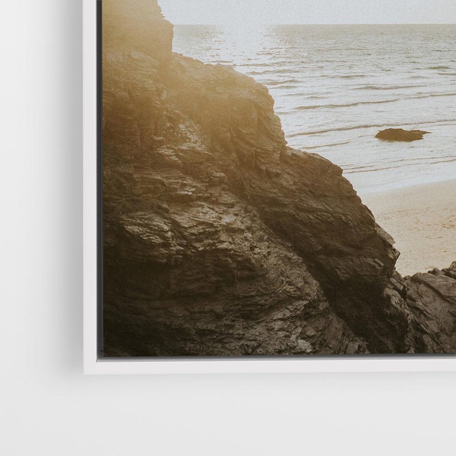 Obraz w ramie 80x80 - Magia Wieczornego Spokoju - plaża, zachód - rama biała