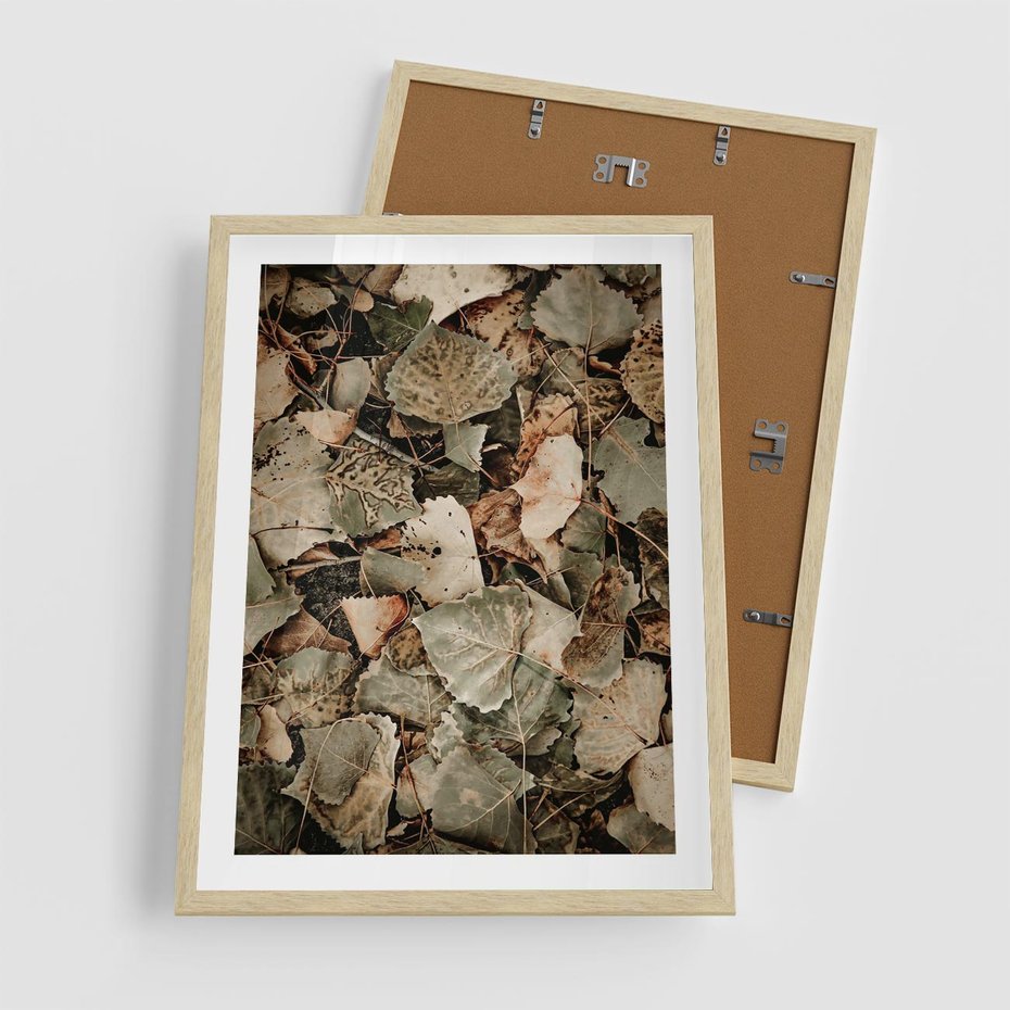 Plakat w ramie 50x70 - Magia Jesiennych Liści - liście, suche liście - rama drewno