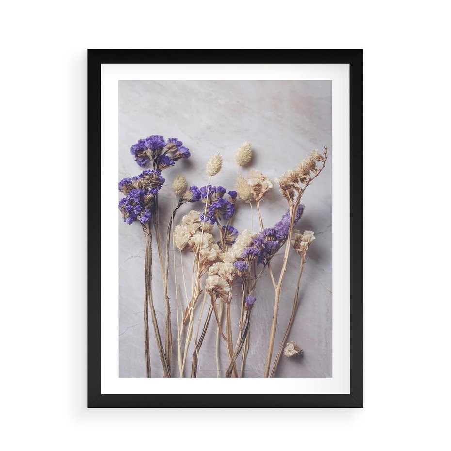 Plakat w ramie 50x70 - Błękitno-Biała Harmonia - suszone kwiaty, błekitne - rama czarna