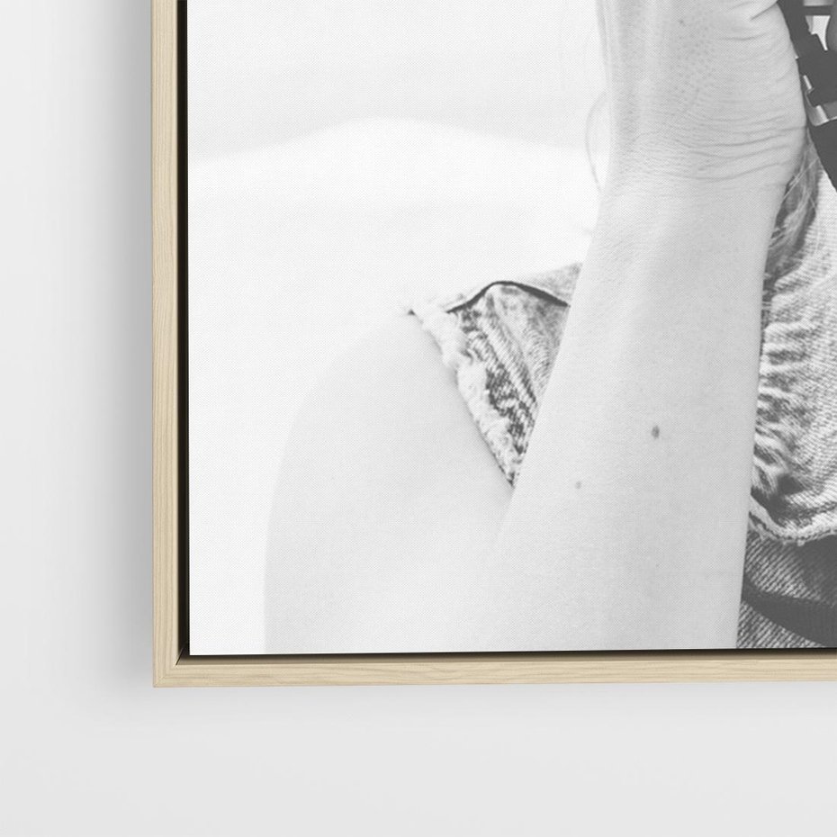 Obraz w ramie 100x70 - Zrób mi Zdjęcie - fotografia, kobieta z aparatem - rama drewno