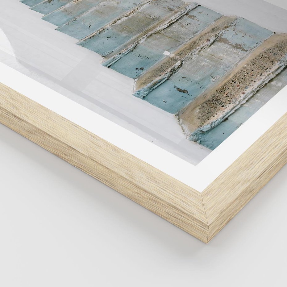 Plakat w ramie 50x70 - Niebieskie Schody Santorini - stare kamienne schody, niebieskie schody - rama drewno