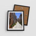 Plakat w ramie 40x50 - Urok uliczki: perspektywa miasta - uliczka, perspektywa - rama czarna