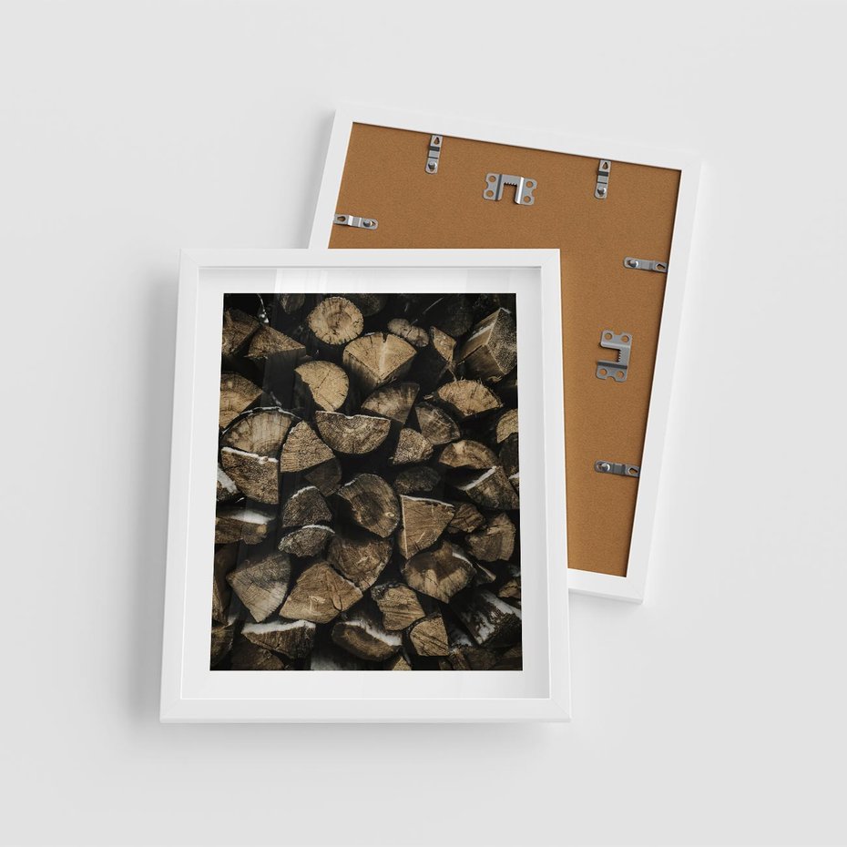Plakat w ramie 40x50 - Piękno Prostej Formy - drewno, kłody - rama biała