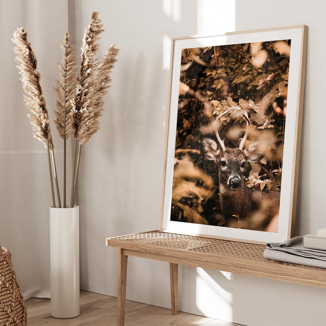 Plakat w ramie 40x50 - Jesienny Jeleń w Lesie - jeleń, w lesie - rama drewno