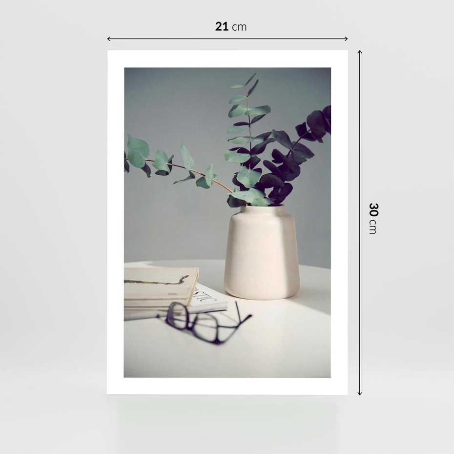 Plakat bez ramy 21x30 - Eukaliptusowa Cisza - kompozycja, liście eukaliptusa w wazonie