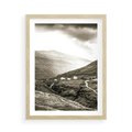 Plakat w ramie 50x70 - Domki w Górach - czarno biała fotografia, górski pejzaż - rama drewno