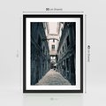 Plakat w ramie 30x40 - Odkryj tajemnice miasta - uliczka, perspektywa - rama czarna