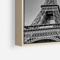 Obraz w ramie 50x50 - Zabawa w Paryżu - czarno białe zdjecie, wieża eiffla - rama drewno