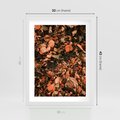 Plakat w ramie 30x40 - Jesienny Splot: Pomarańczowe Liście - liście, pomarańczowe suche liście - rama biała