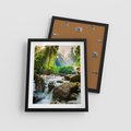 Plakat w ramie 40x50 - Idylliczny strumyk w urokliwym lesie - strumyk, las - rama czarna