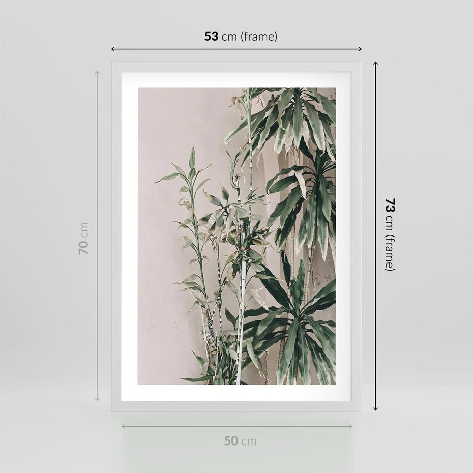 Plakat w ramie 50x70 - Egzotyczna Kompozycja - liście, rośliny tropikalne na tle ściany - rama biała