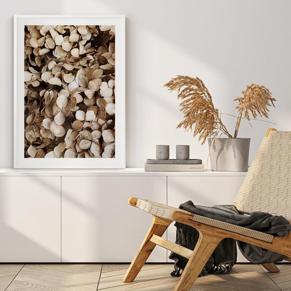 Plakat w ramie 30x40 - Delikatność Hortensji: Kompozycja Kwiatów w Beżu - hortensja, odcienie beżu - rama biała