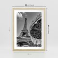 Plakat w ramie 30x40 - Zabawa w Paryżu - czarno białe zdjecie, wieża eiffla - rama drewno