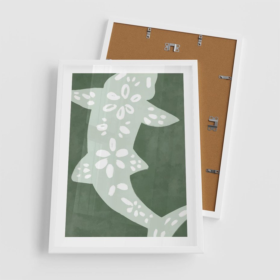 Plakat w ramie 50x70 - Migotliwe Wibracje Zieleni - zielony plakat, abstrakcja przypominająca rybę - rama biała