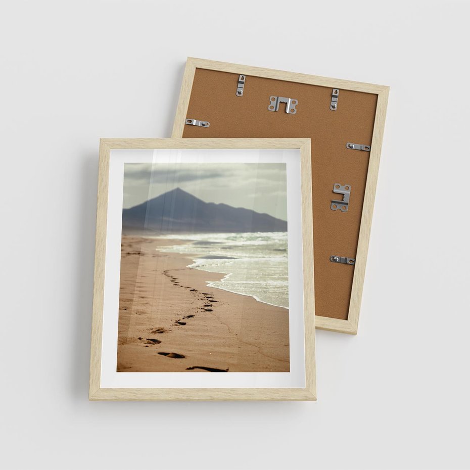 Plakat w ramie 40x50 - Ślady stóp na plaży - plaża, ślady - rama drewno