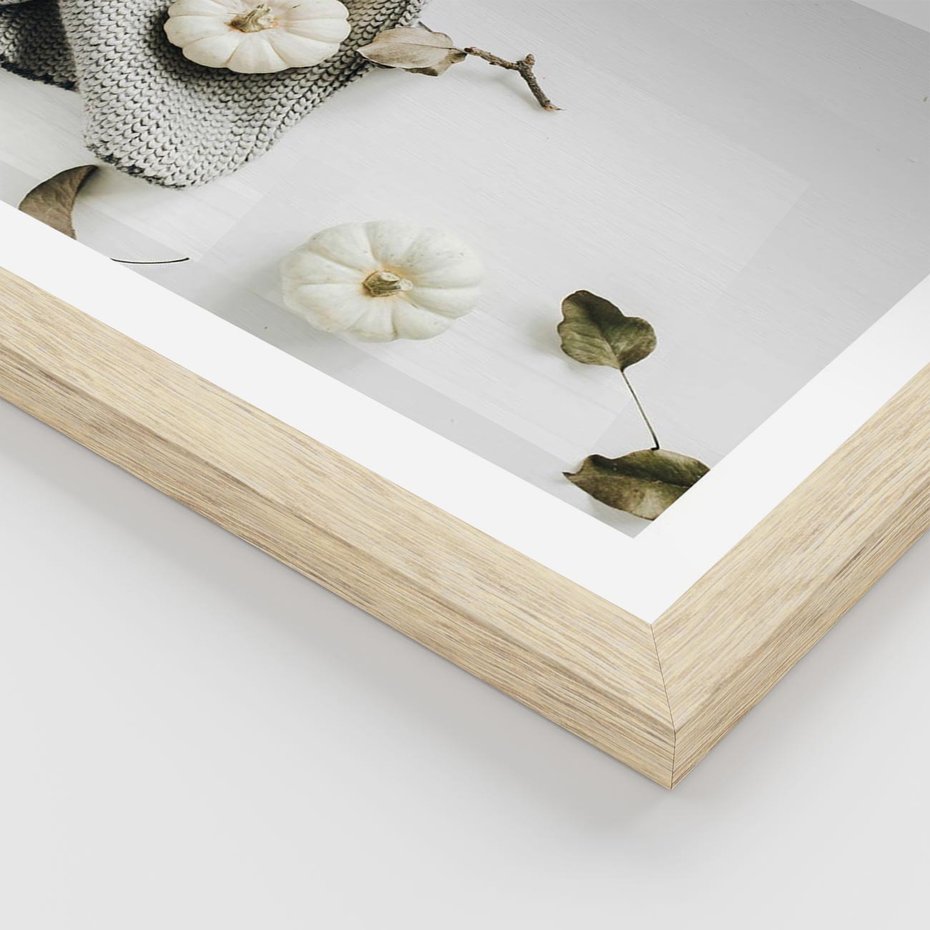 Plakat w ramie 50x70 - Białe Dynie i Przytulny Koc - kompozycja jesienna, białe dynie - rama drewno