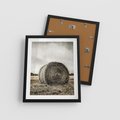 Plakat w ramie 40x50 - Siano w Sepii: Wiejska Tradycja - snopek siana, bela siana - rama czarna