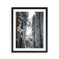 Plakat w ramie 40x50 - Cicha Magia Zimowego Lasu - zimowy las, ośnieżone drzewa - rama czarna