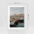 Plakat w ramie 30x40 - Malowniczy Krajobraz Morski - morze, łódki - rama biała