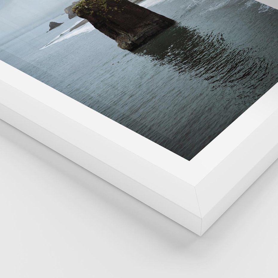 Plakat w ramie 40x50 - Mistyczna Aura - morze, mgła - rama biała