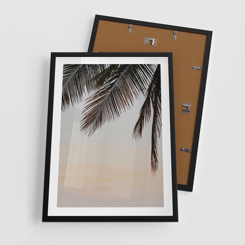 Plakat w ramie 50x70 - Tropikalna Harmonia - palmy na tle nieba - rama czarna