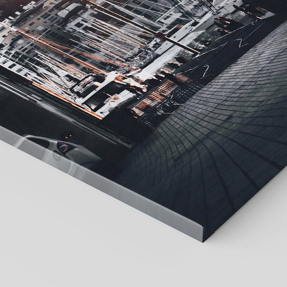 Obraz na płótnie 80x120 - Światło Portowe - czarno białe zdjecie, uliczka w nadmorskim mieście