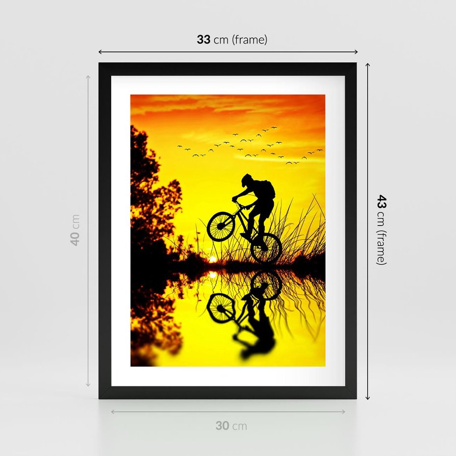 Plakat w ramie 30x40 - Rower przy zachodzie słońca - rower, zachód - rama czarna