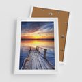 Plakat w ramie 50x70 - Zachód słońca na pomostcie - pomost, zachód - rama biała
