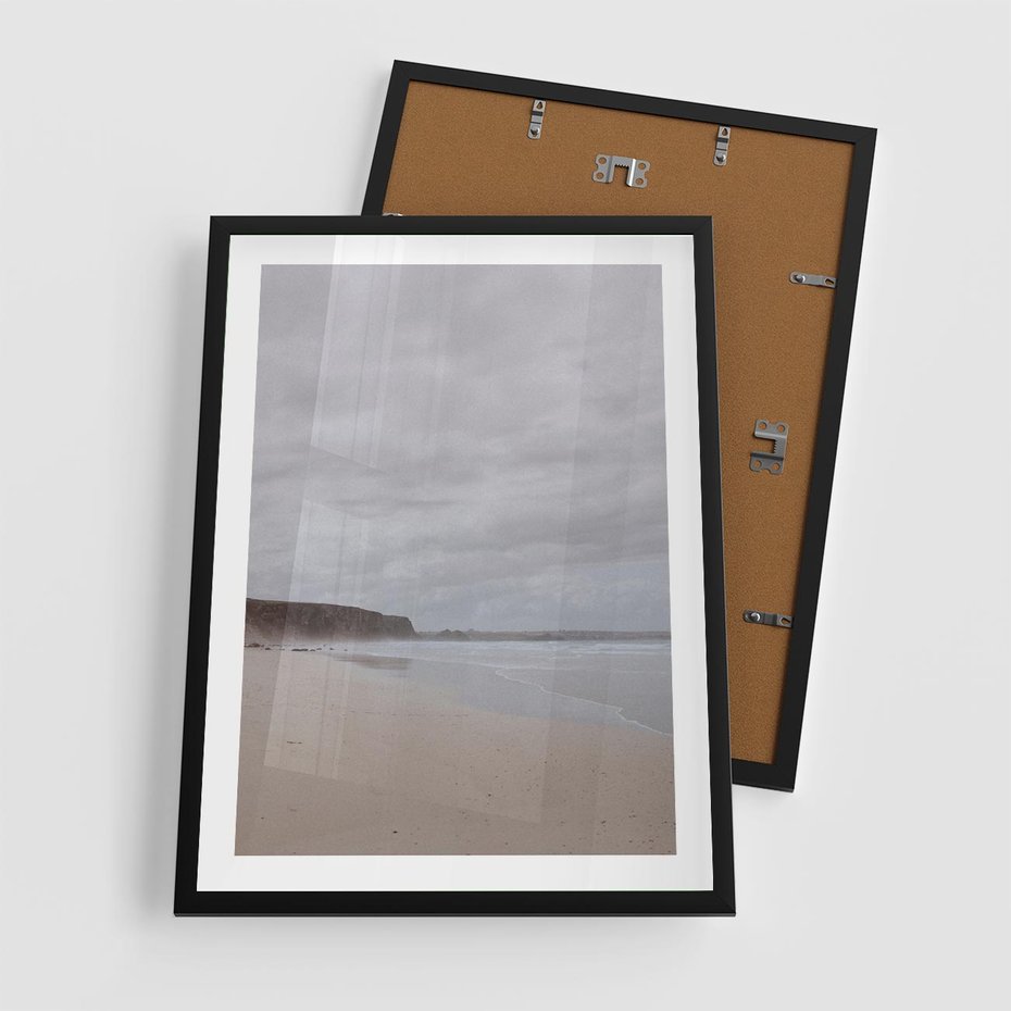 Plakat w ramie 50x70 - Mglista plaża - plaża, mgła - rama czarna