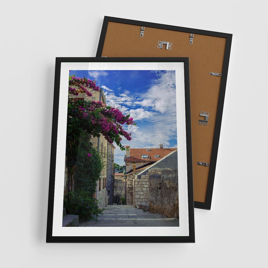 Plakat w ramie 50x70 - Uliczka: perspektywa w mieście - uliczka, perspektywa - rama czarna