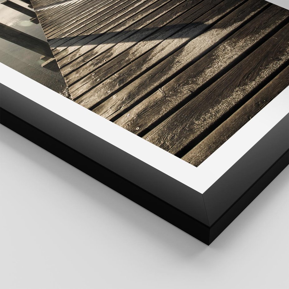 Plakat w ramie 50x70 - Pomost nad jeziorem - pomost, jezioro - rama czarna