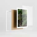 Plakat w ramie 30x40 - Żywiołowa Zieleń - mur, liście - rama biała