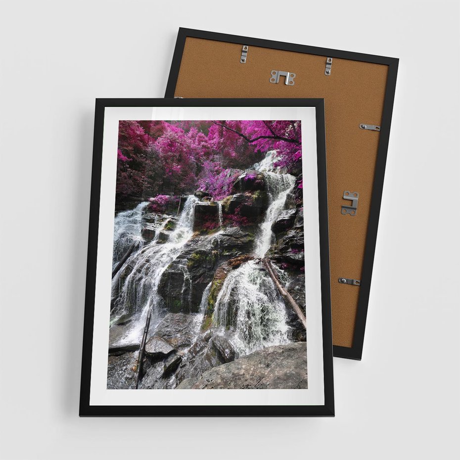 Plakat w ramie 50x70 - Wodospad wśród majestatycznych gór - wodospad, góry - rama czarna