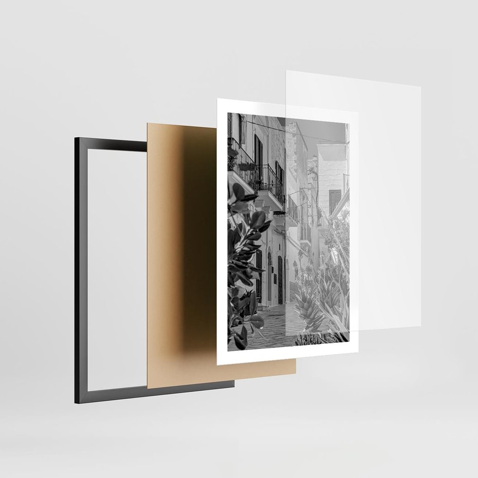 Plakat w ramie 50x70 - Nadmorska Uliczka - czarno białe zdjecie, uliczka w nadmorskim mieście - rama czarna