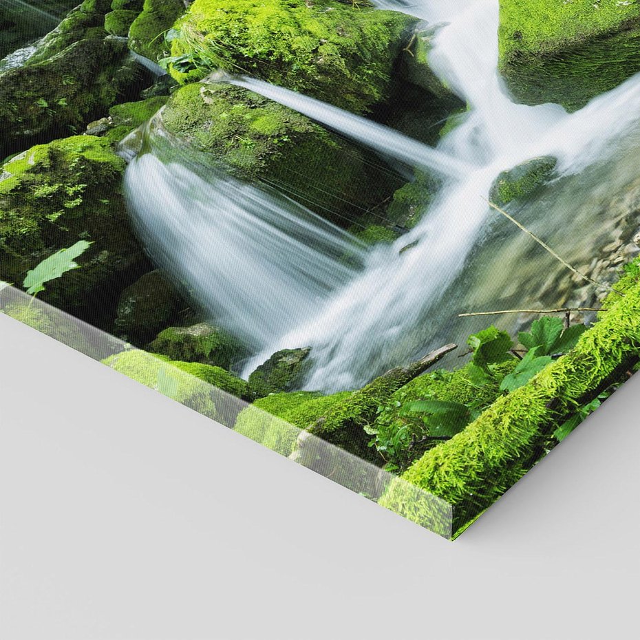 Obraz na płótnie 70x50 - Spokojny wodospad w lesie nad rzeką - wodospad, las