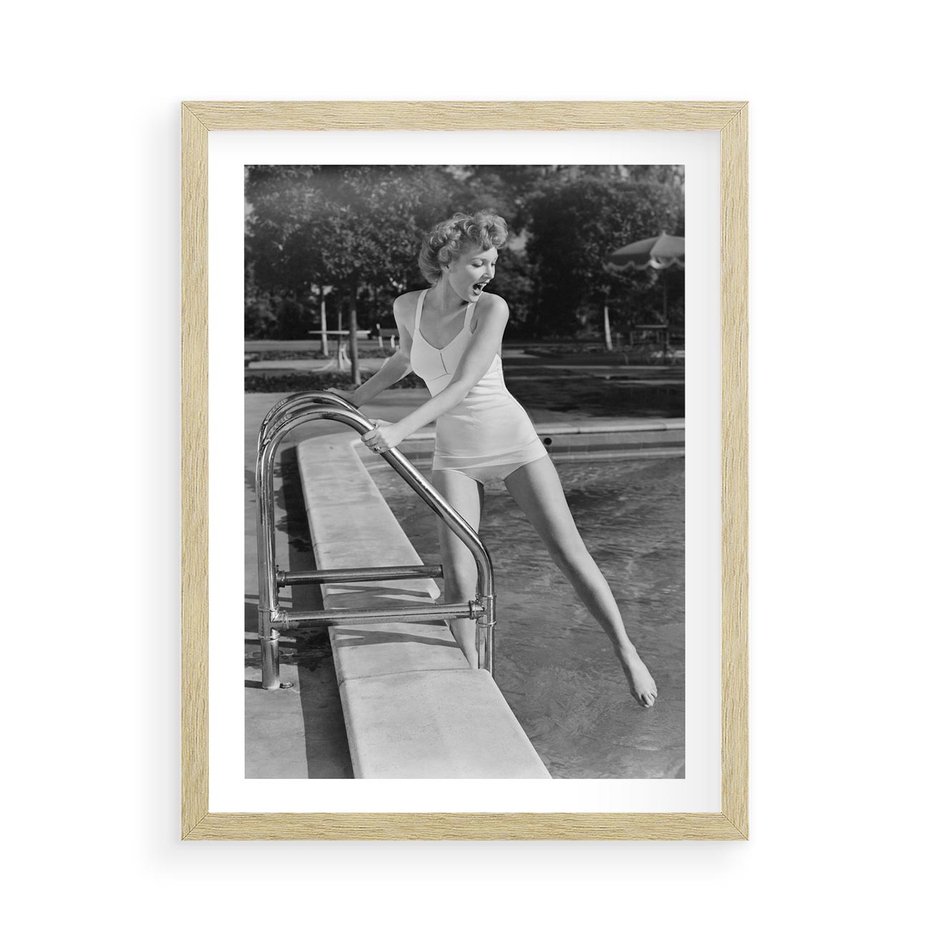 Plakat w ramie 50x70 - Retro Basen - retro zdjęcie, czarno białe - rama drewno