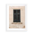 Plakat w ramie 50x70 - Urok Starego Okna z Zielonymi Okiennicami - stare okno, kamienica - rama biała