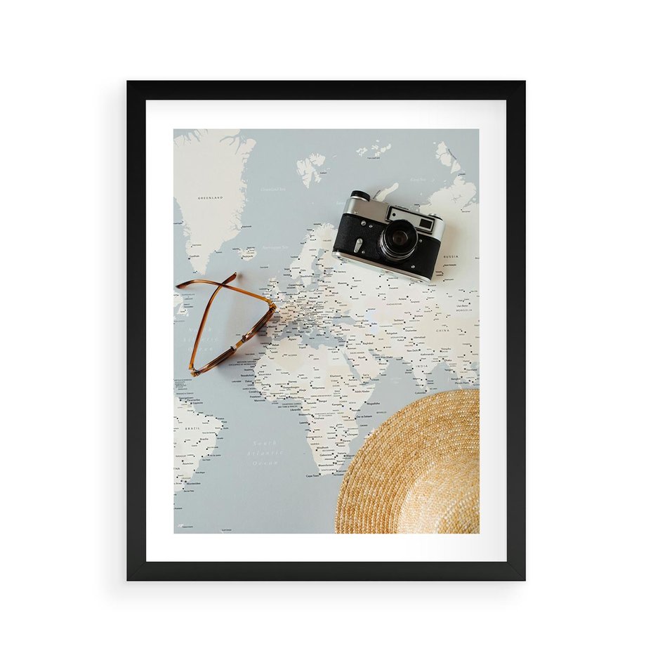 Plakat w ramie 40x50 - Świat w Kadrze - mapa, aparat - rama czarna