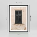 Plakat w ramie 50x70 - Urok Starego Okna z Zielonymi Okiennicami - stare okno, kamienica - rama czarna