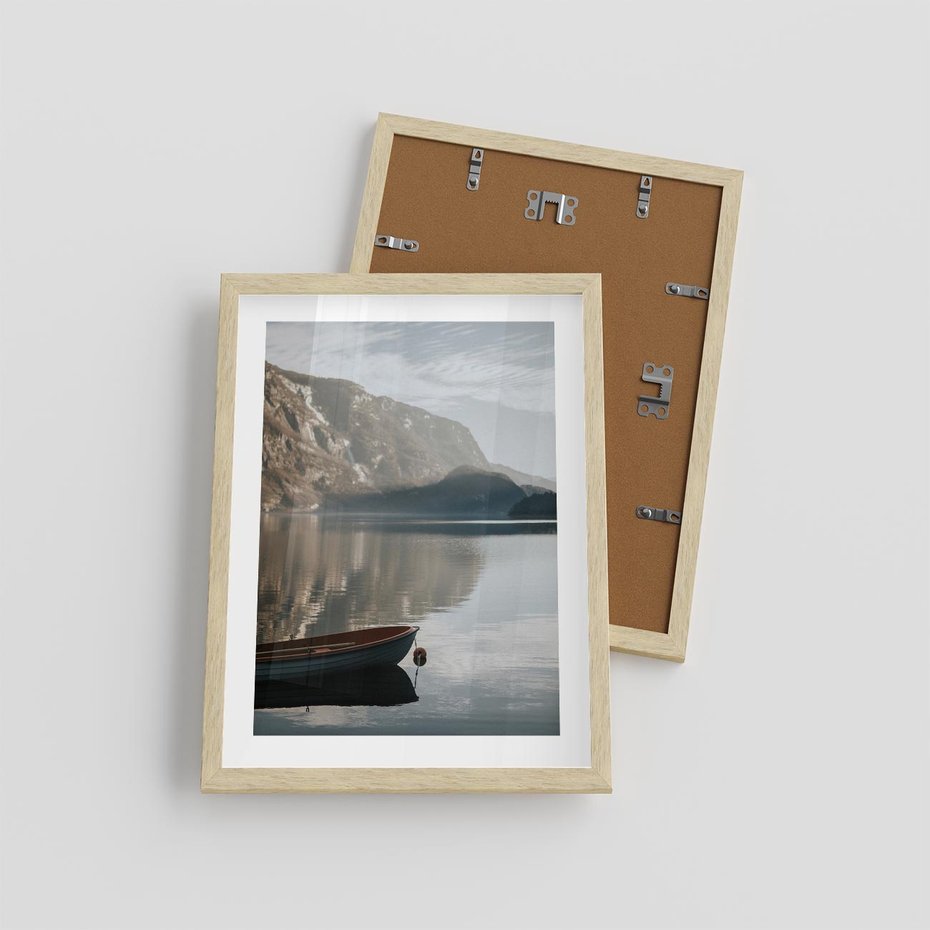 Plakat w ramie 30x40 - Refleksje Natury - morze, łódka - rama drewno