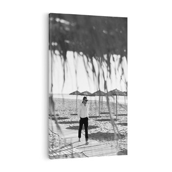 Obraz na płótnie 50x70 - Wakacyjny Spacer - czarno białe zdjecie, plaża